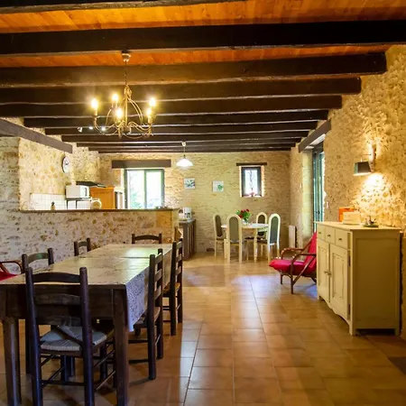 Casa de Férias Charmante Maison En Pierres Au Coeur Du Perigord Noir, Ideale Pour Des Nature - Fr-1-616-100 Monplaisant